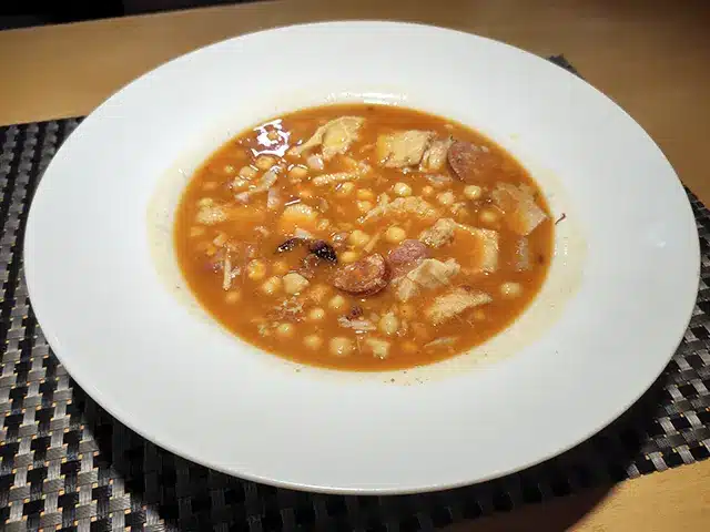 Garbanzos con Callos