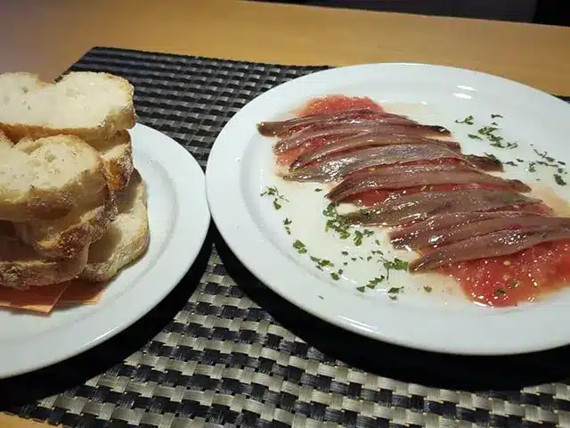 anchoas del cantabrico con cama de tomate 8 unidades